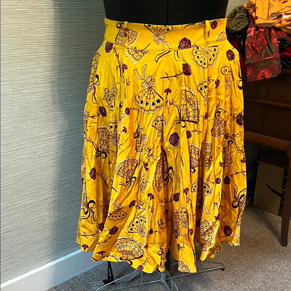 PUG Doris skirt in Spanish fans print